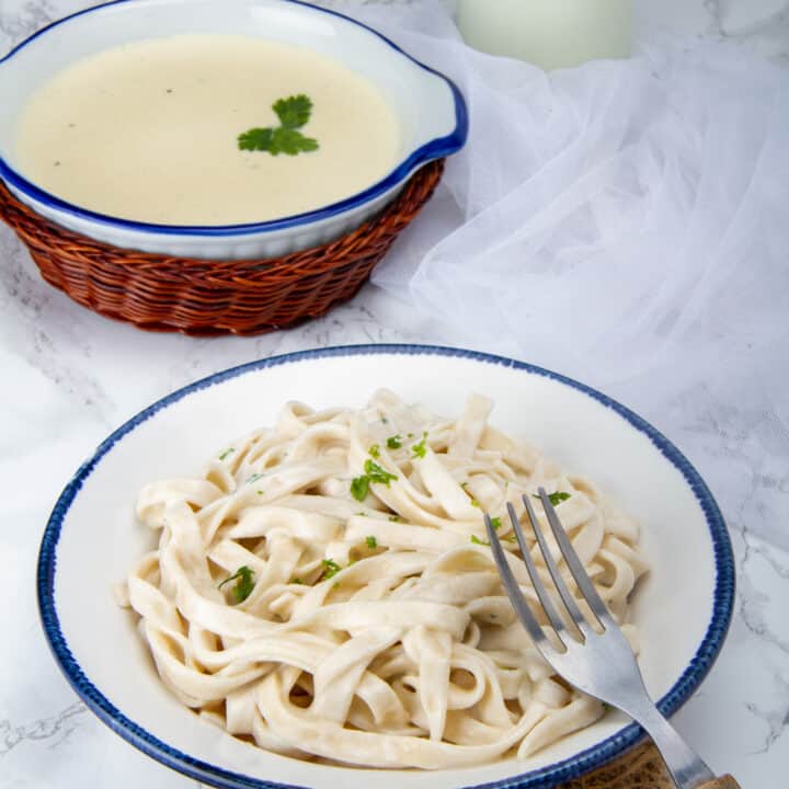 Alfredo Sauce mit Milch (keine Sahne)